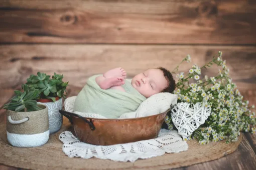 Séance photo naissance en studio sur St Pierre d'Entremont, Photographe en Chartreuse, Massif de la Chartreuse, Ariane Castellan Photographe