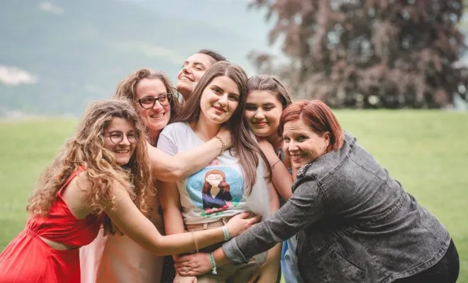 Enterrement vie jeune fille, photographe EVJF en Savoie, Isère Rhône-Alpes, Massif de la Chartreuse, Ariane Castellan Photographe