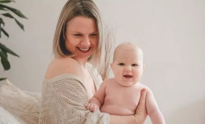Séance photo allaitement, cadeau fêtes des mères, photographe Savoie, Isère, Massif de la Chartreuse, massif de la Chartreuse, Massif de la Chartreuse, Ariane Castellan Photographe