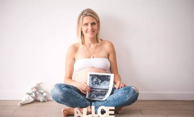 Séance photo grossesse à domicile, Massif de la Chartreuse, Ariane Castellan Photographe