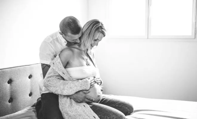 Séance photo grossesse à domicile, Massif de la Chartreuse, Ariane Castellan Photographe