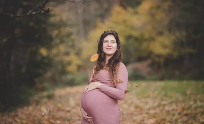 Séance photo grossesse en extérieur, Massif de la Chartreuse, Ariane Castellan Photographe