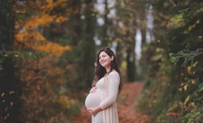 Séance photo grossesse en extérieur, Massif de la Chartreuse, Ariane Castellan Photographe