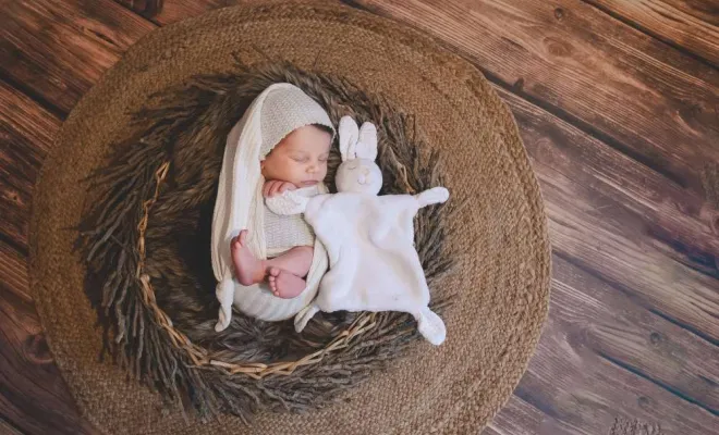 Séance photo naissance en studio sur St Pierre d'Entremont en Savoie/Isère, Massif de la Chartreuse, Ariane Castellan Photographe
