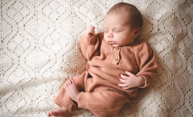 Séance photo naissance en studio sur St Pierre d'Entremont, Photographe en Chartreuse, Savoie, Isère en Rhône-Alpes, Massif de la Chartreuse, Ariane Castellan Photographe