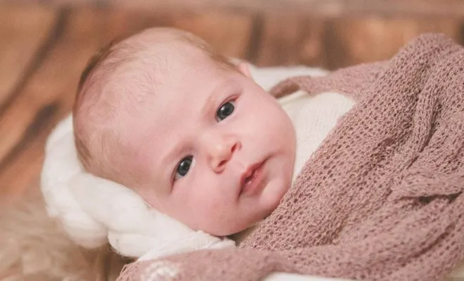 Venez découvrir la séance naissance de la petite Constance, Massif de la Chartreuse, Ariane Castellan Photographe