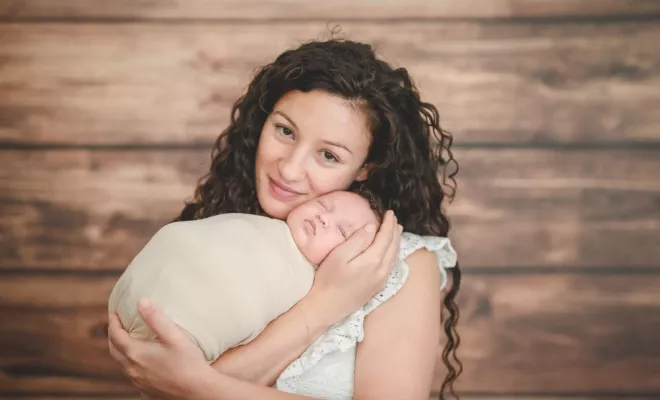 Séance photo naissance en studio sur St Pierre d'Entremont, Photographe en Chartreuse, Massif de la Chartreuse, Ariane Castellan Photographe