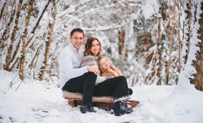 Séance photo famille dans la neige, Photographe en Savoie prés de Chambéry 