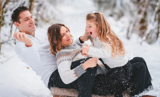 Séance photo famille dans la neige, Photographe en Savoie prés de Chambéry 
