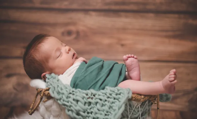 Séance photo naissance en studio ou à domicile, en Chartreuse, Chambery en Savoie et Isère, Ariane Castellan Photographe