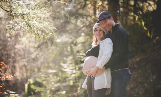 Séance photo grossesse, photographe au alentour de Chambéry dans le massif de la Chartreuse en Savoie