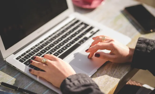 Photo portrait, corporate et reportage professionnel Entreprise, association, Savoie, Isére à Chambéry et dans le Massif de la Chartreuse, Ariane Castellan Photographe