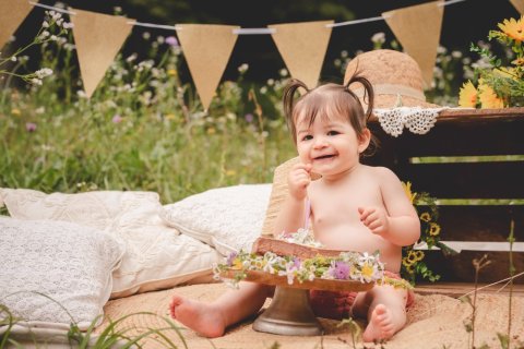 Séance photo anniversaire, smash the cake, photographe Chambéry en Savoie