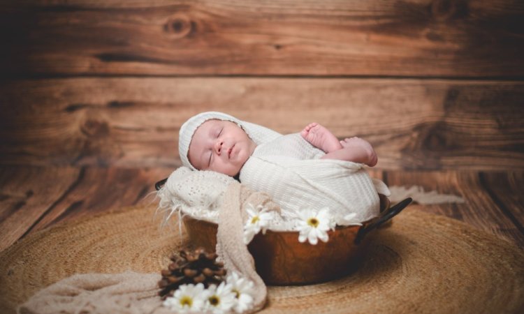 Séance photo naissance en studio sur St Pierre d'Entremont, Photographe en Chartreuse, Savoie, Isère en Rhône-Alpes