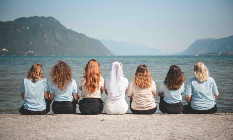 Séance photo enterrement vie jeune fille, photographe EVJF, Savoie, haute-Savoie, Isère, Ain, Rhône-Alpes 