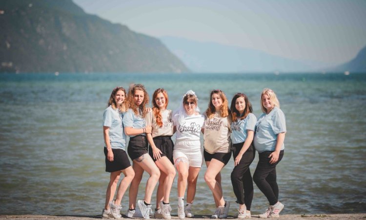 Séance photo enterrement vie jeune fille, photographe EVJF, Savoie, haute-Savoie, Isère, Ain, Rhône-Alpes 