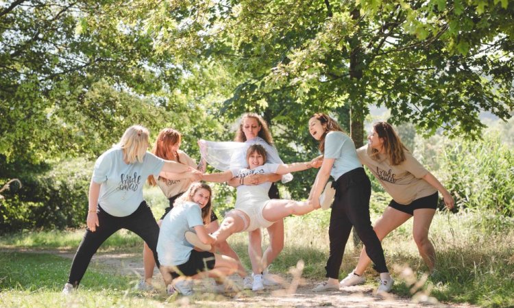 Séance photo enterrement vie jeune fille, photographe EVJF, Savoie, haute-Savoie, Isère, Ain, Rhône-Alpes 