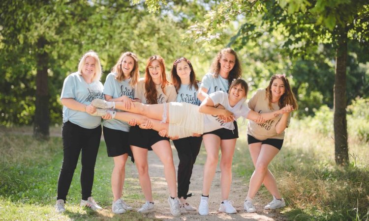 Séance photo enterrement vie jeune fille, photographe EVJF, Savoie, haute-Savoie, Isère, Ain, Rhône-Alpes 