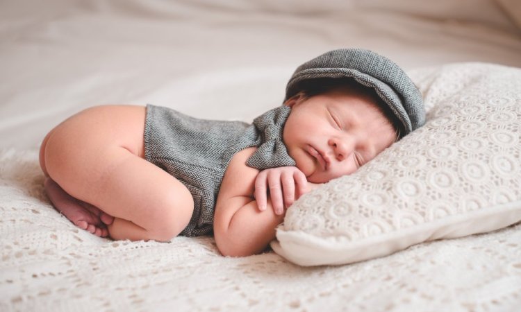 Séance photo naissance, bébé,  Ariane Castellan photographe Chambéry, Savoie, Isère 