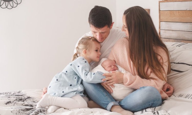 Séance photo naissance, bébé, lifestyle à domicile, Ariane Castellan photographe Chambéry, Savoie, Isère 