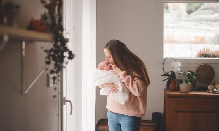 Séance photo naissance, bébé, lifestyle à domicile, Ariane Castellan photographe Chambéry, Savoie, Isère 