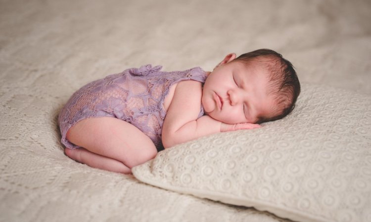 Séance photo naissance, bébé,  Ariane Castellan photographe Chambéry, Savoie, Isère 